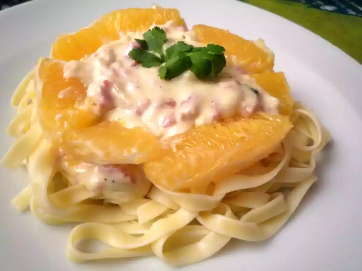 Tagliatelles à la « Cabrionara » : Carbonara au chèvre et à l'orange