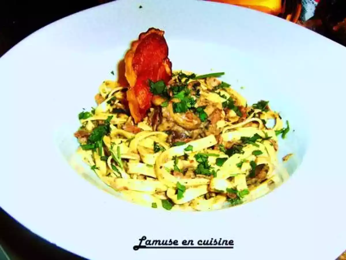 Tagliatelles à la crème de champignons et jambon fumé