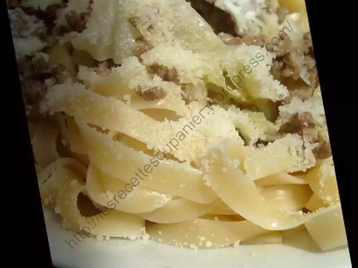 Tagliatelles au chou pointu, viande hachée et chèvre