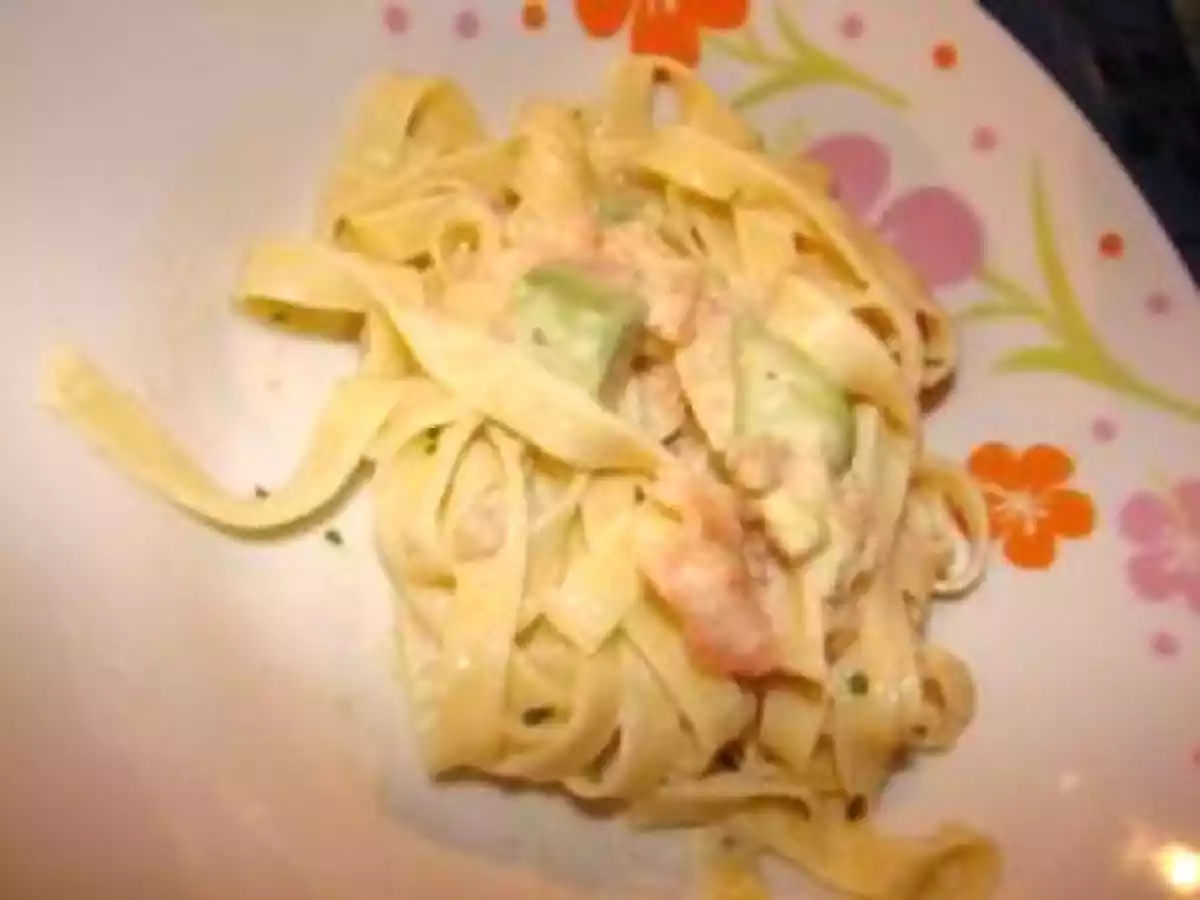 Tagliatelles au saumon fumé et avocats - photo 2