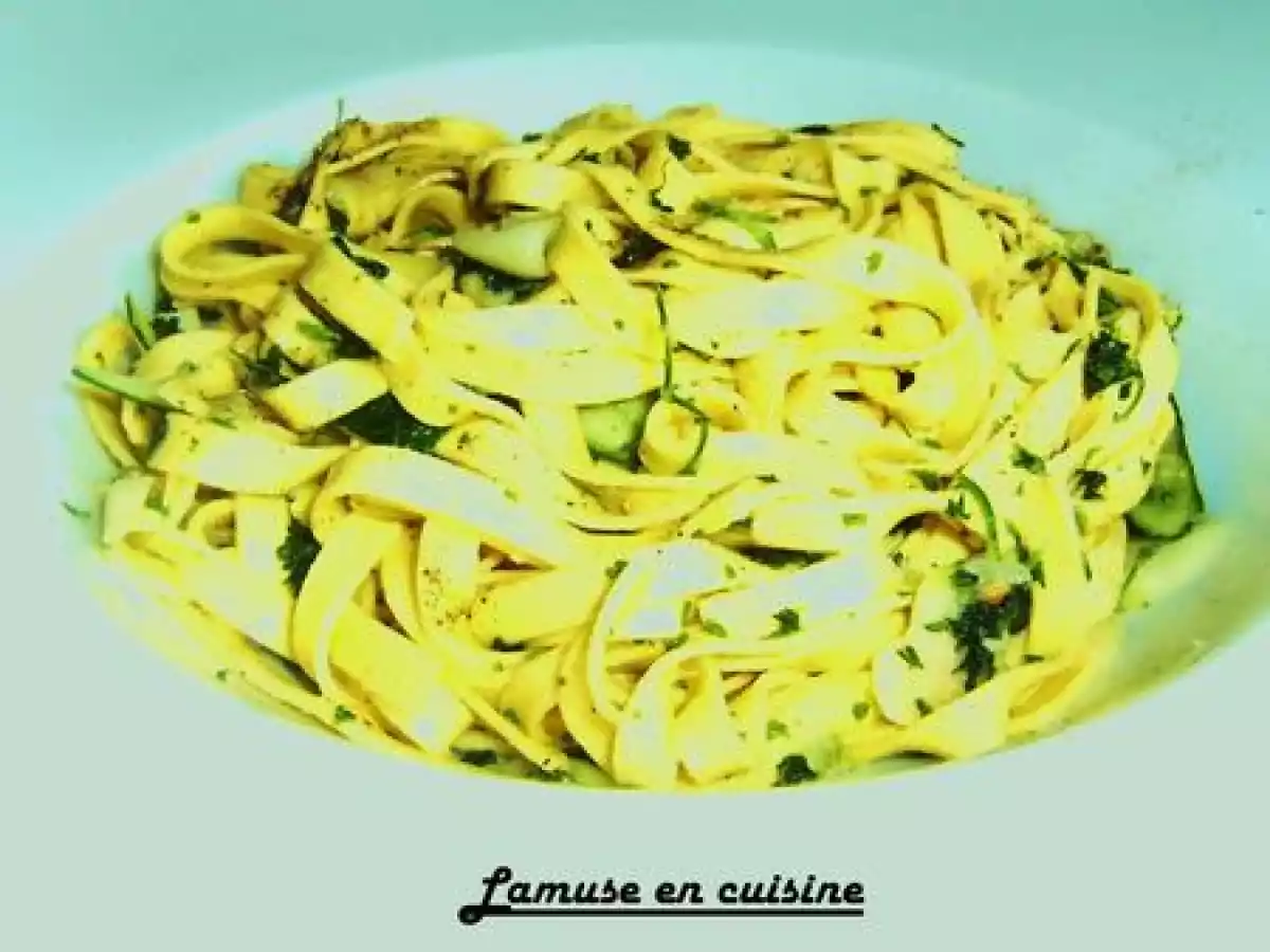 Tagliatelles aux courgettes et pesto de persil