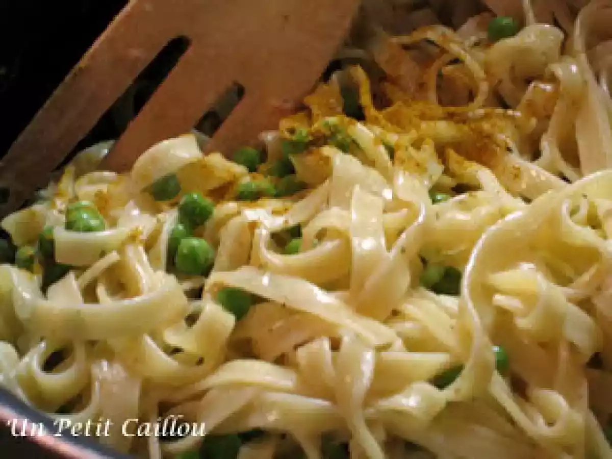 Tagliatelles aux petits pois et curry