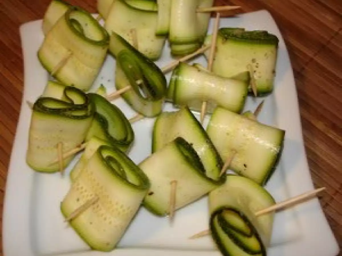 Tagliatelles de courgettes marinées au citron et aux baies