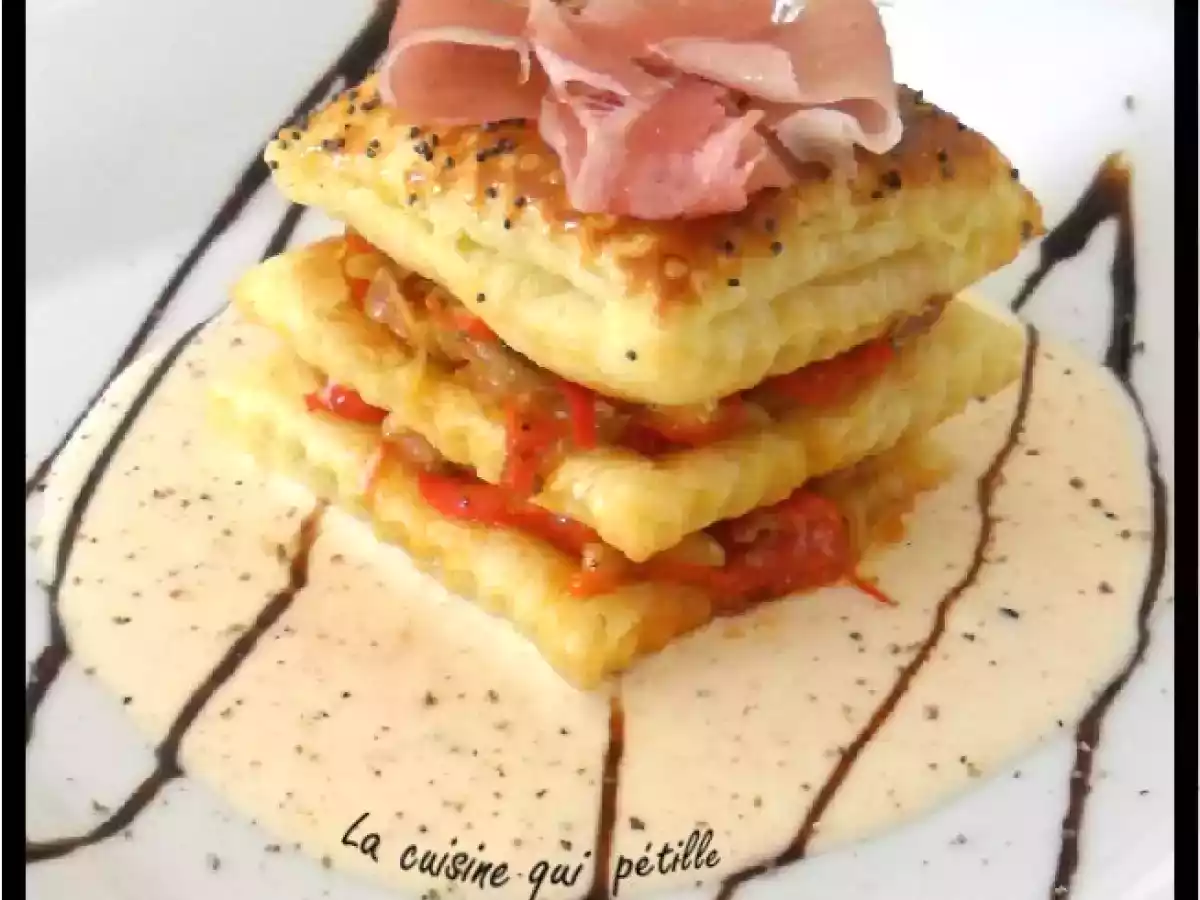 Tagliatelles de légumes en millefeuille sur un lit de sauce parmesan