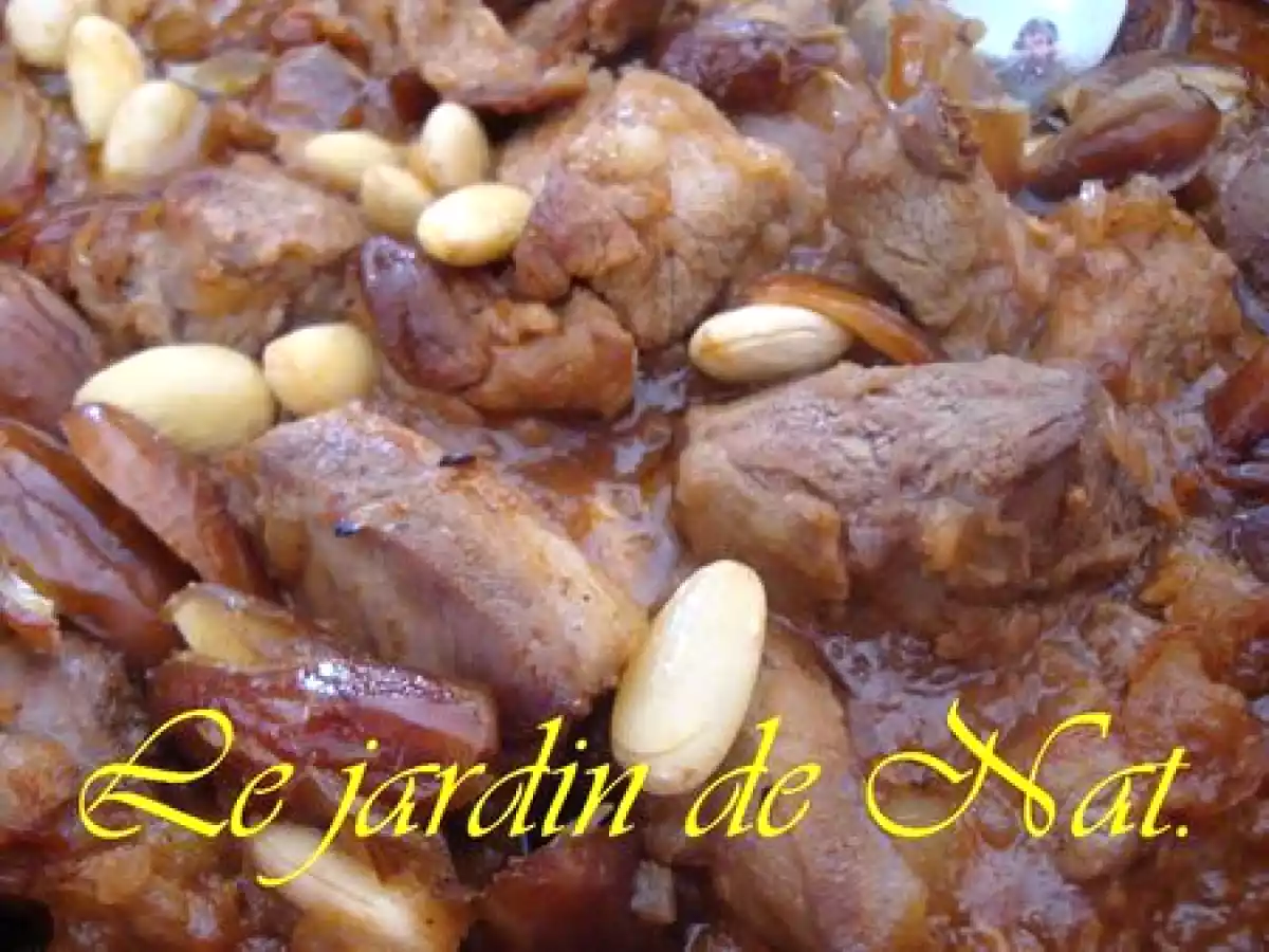 Tajine d'agneau aux dattes et amandes