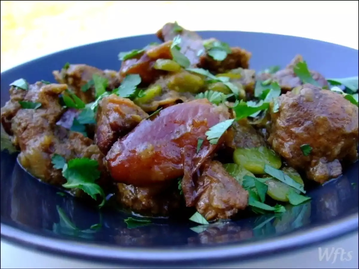 Tajine d'agneau aux fèves et aux dattes
