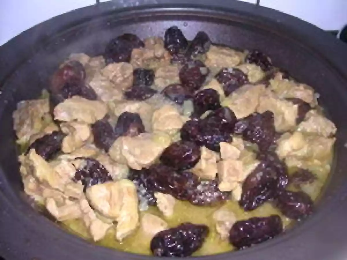 TAJINE D'AGNEAU AUX PRUNEAUX ET NOISETTES - photo 2