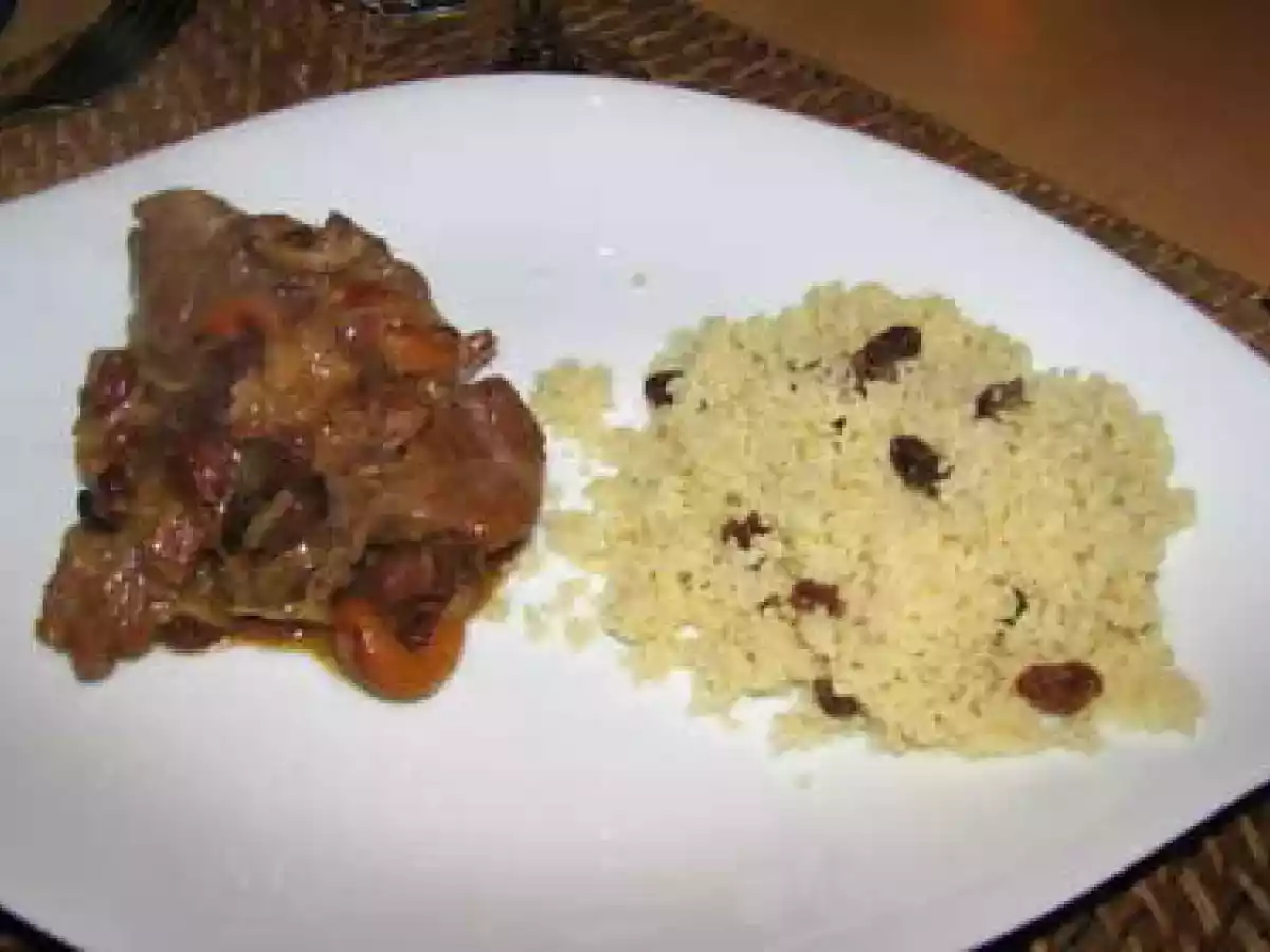 Tajine d'agneau aux raisins et noix de cajou