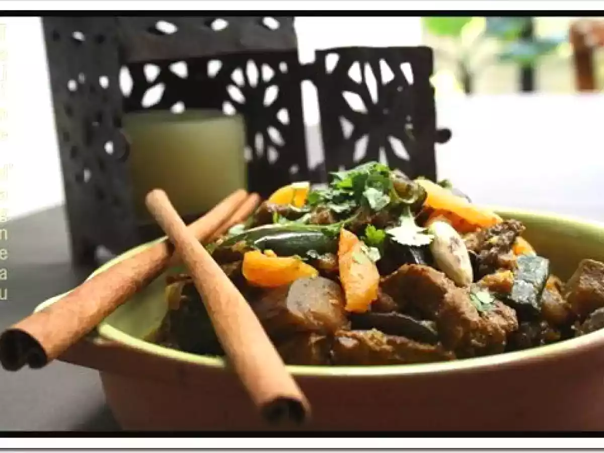 Tajine d'agneau, miel aux abricot secs et aux amandes - photo 3