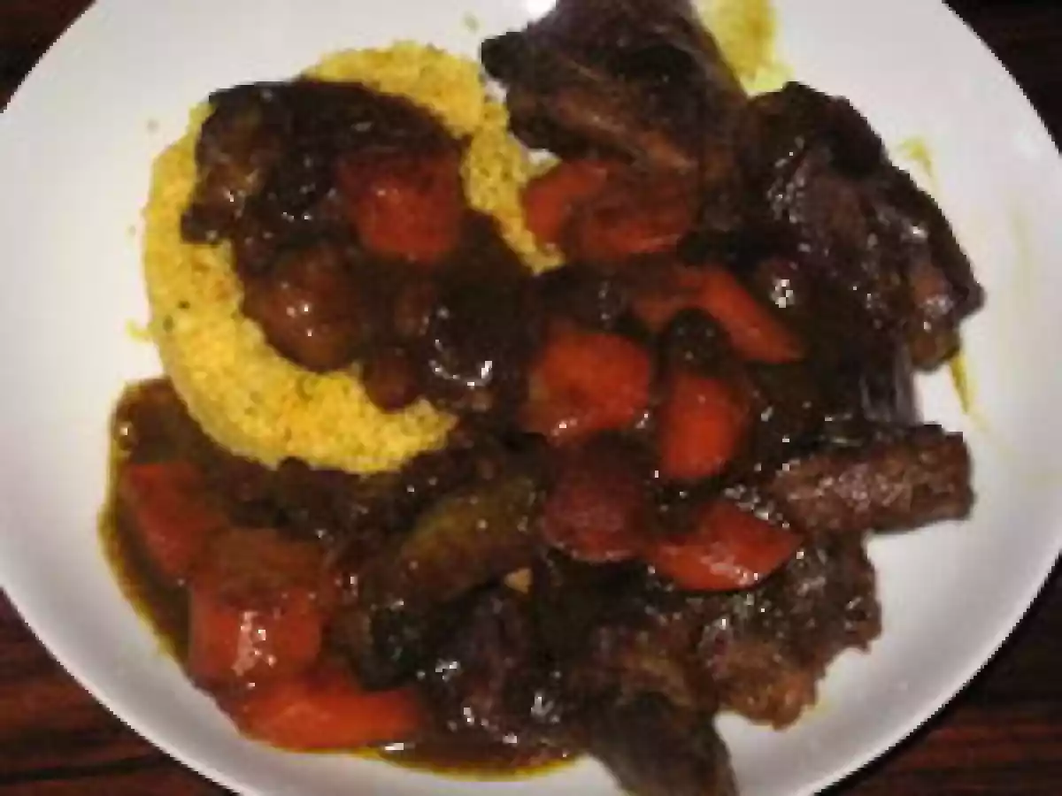 Tajine d'épaule d'agneau au miel et aux raisins secs