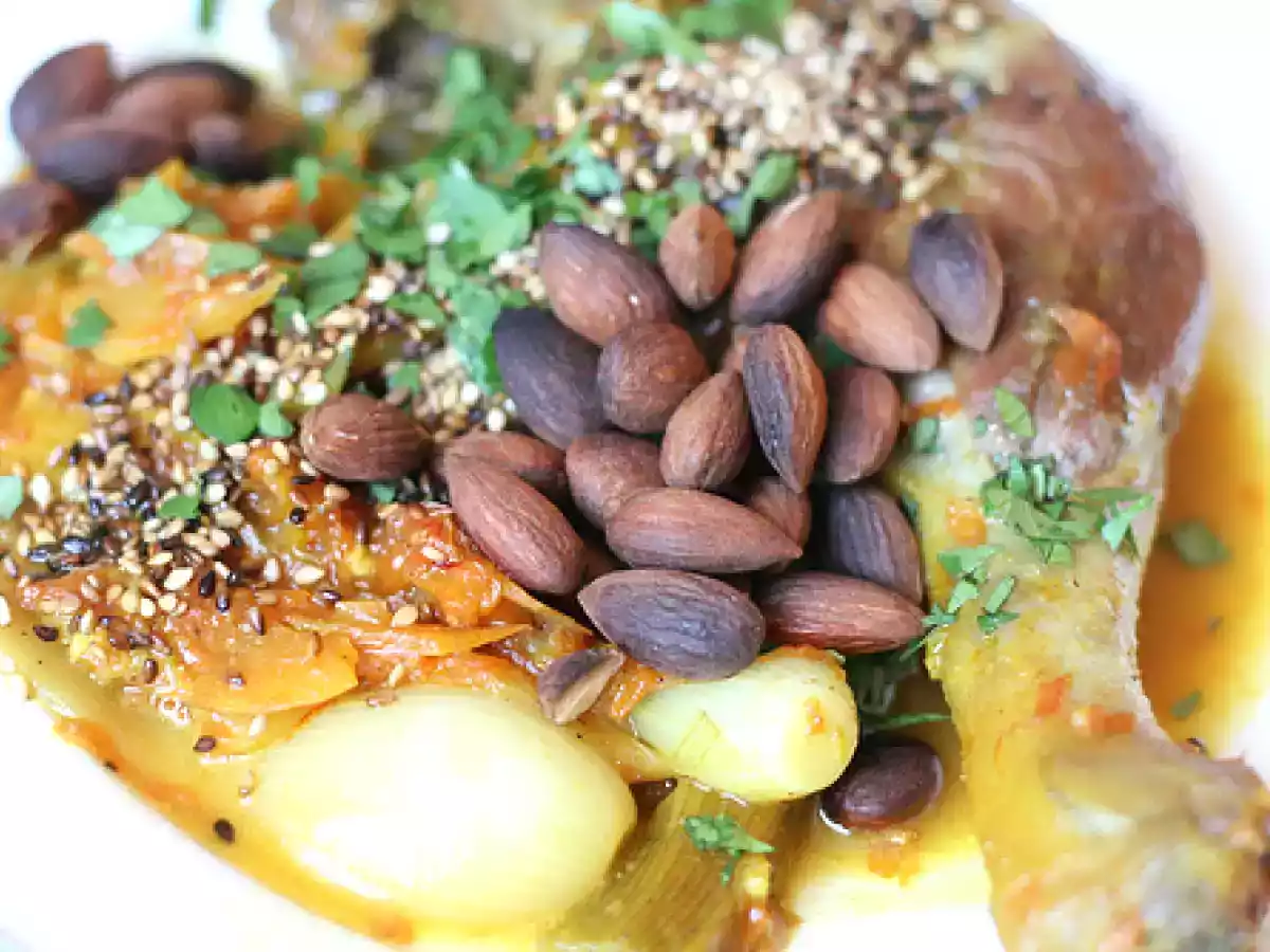 Tajine de canard au pamplemousse confit & amandes grillées