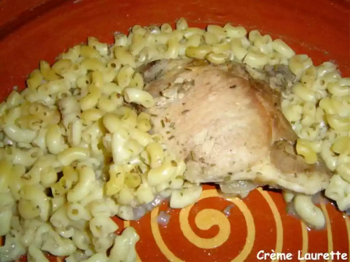 Tajine de côtelettes de porc au porto et aux coquillettes