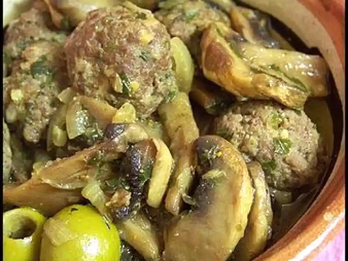 Tajine de kefta aux champignons et olives vertes
