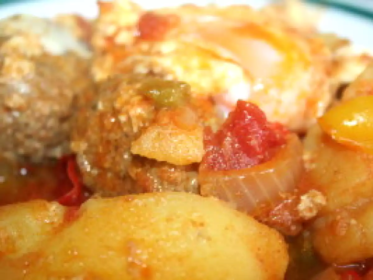 Tajine de kefta aux poivrons et aux oeufs