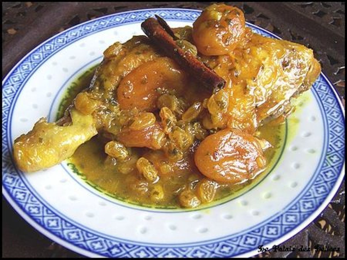 Tajine de poulet aux abricots secs et raisins blonds ( maroc