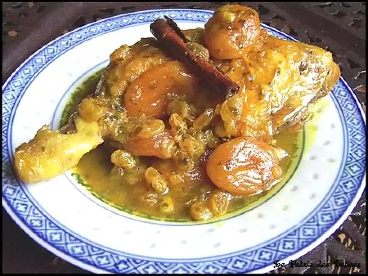 Tajine de poulet aux abricots secs et raisins blonds ( Maroc ) - photo 3