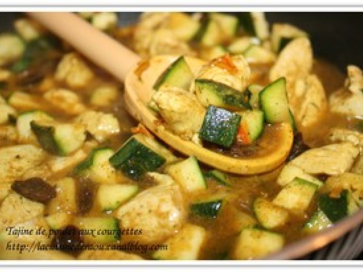 Tajine de poulet aux courgettes et raisins secs Recette Ptitchef