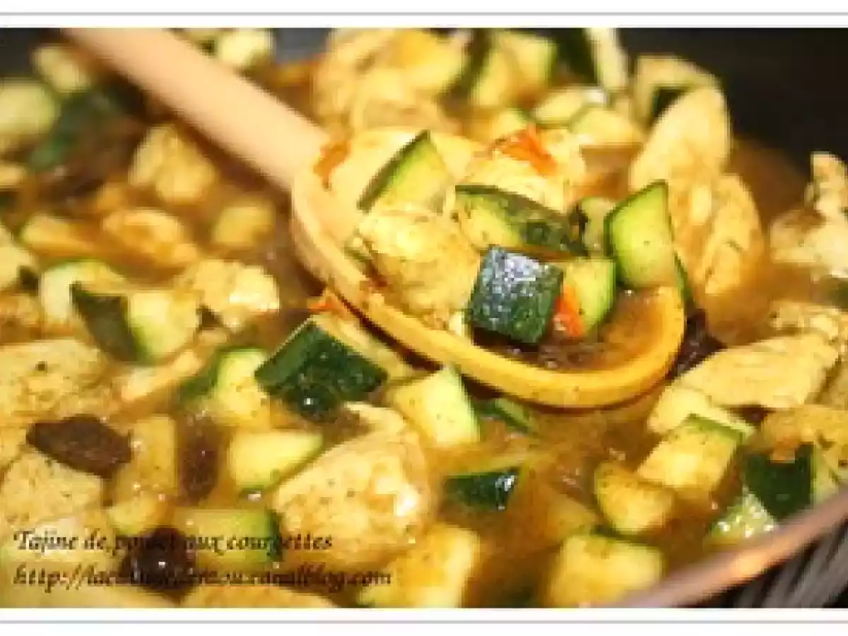 Tajine de poulet aux courgettes et raisins secs ...