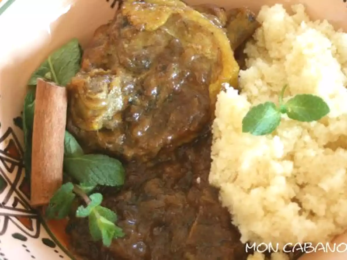 Tajine de poulet aux oignons confits et aux raisins - photo 2