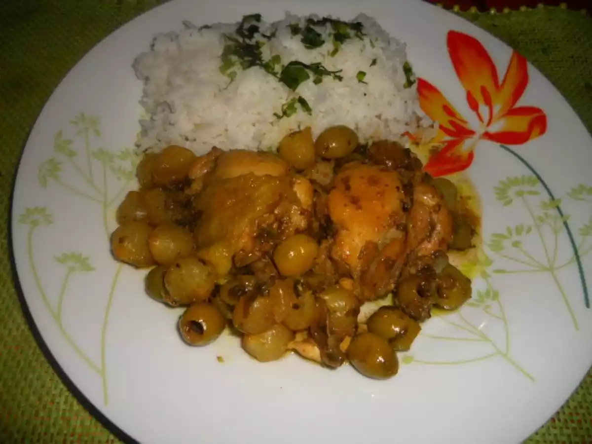 Tajine de poulet aux olives et petits oignons