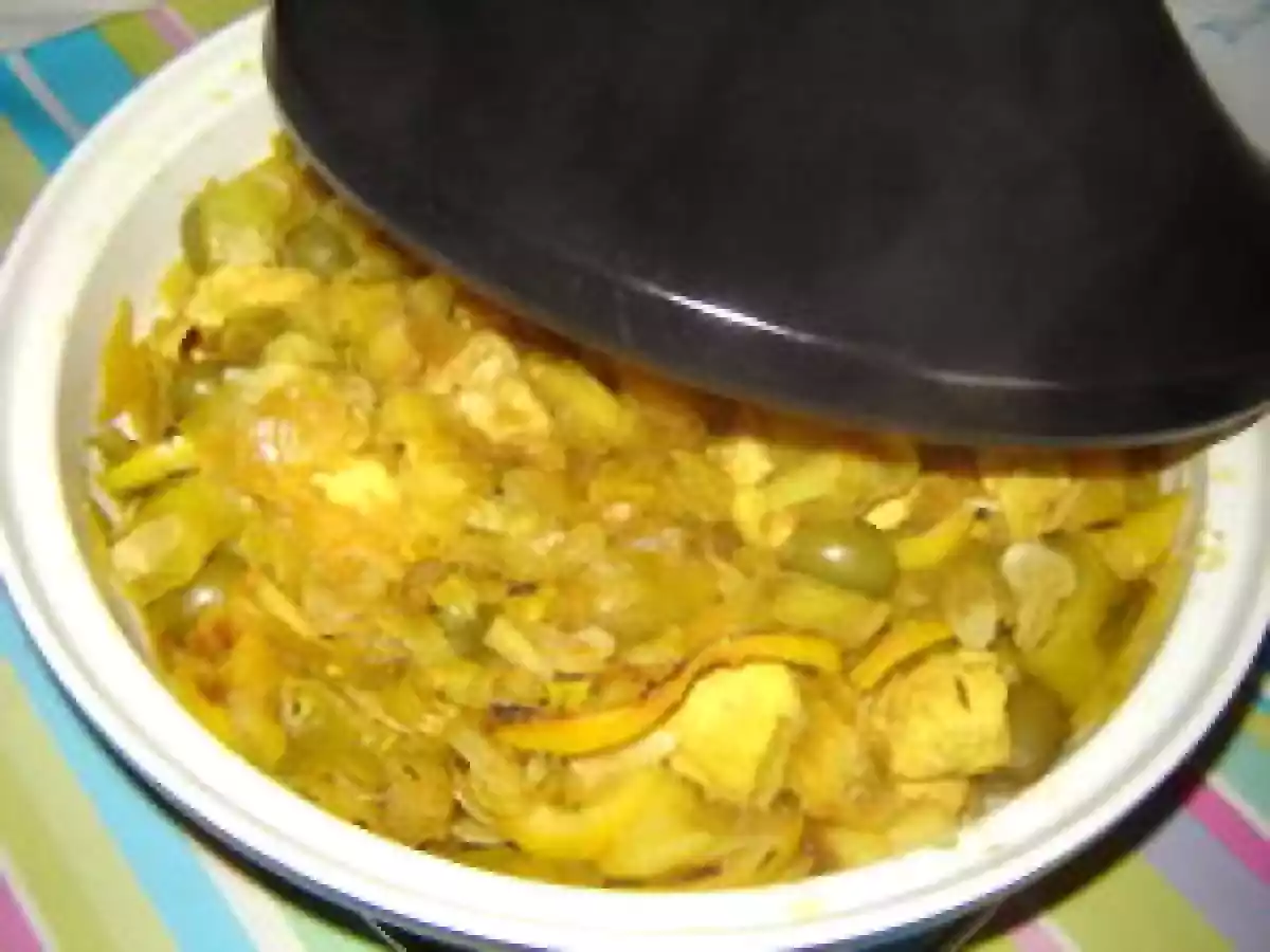 Tajine de poulet aux poireaux, citron, amandes et miel