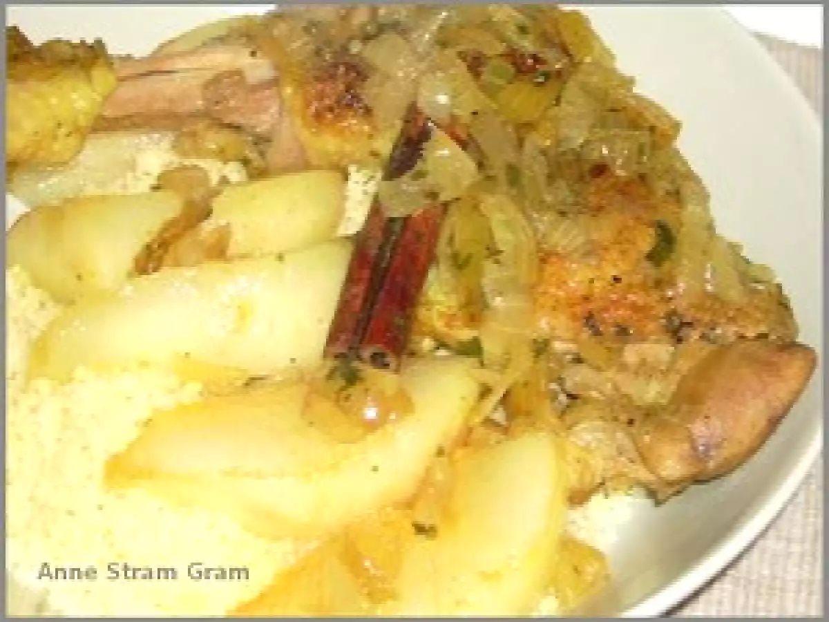 Tajine de poulet aux poires, au miel et à la cannelle