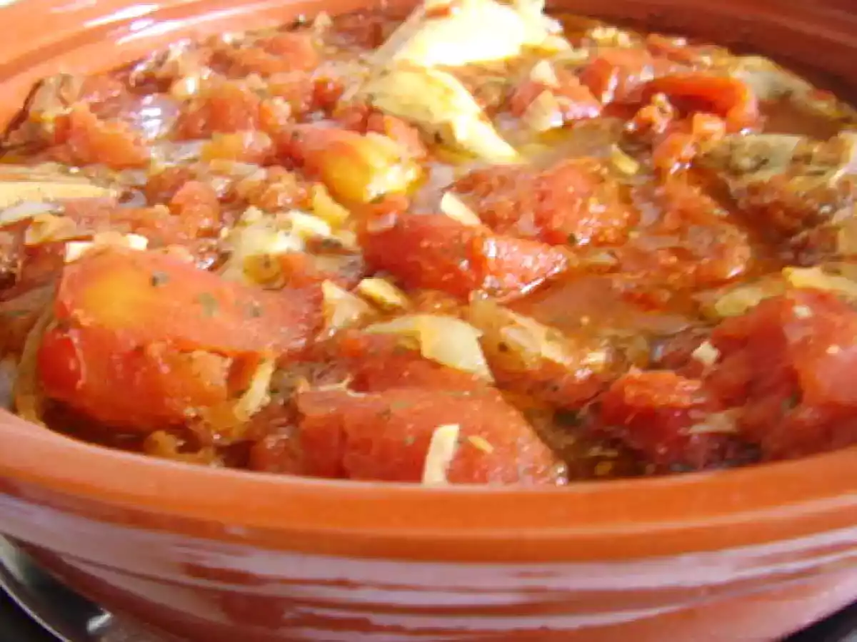Tajine de poulet aux tomates.