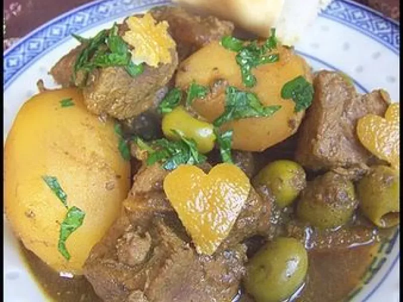 Tajine de viande aux pommes de terre et aux olives ( Maroc )