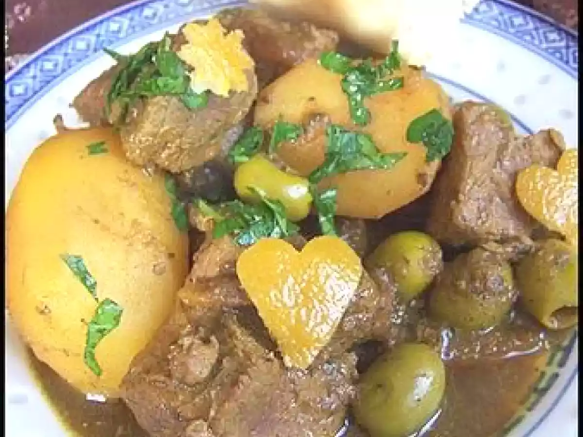 Tajine de viande aux pommes de terre et aux olives ( Maroc )