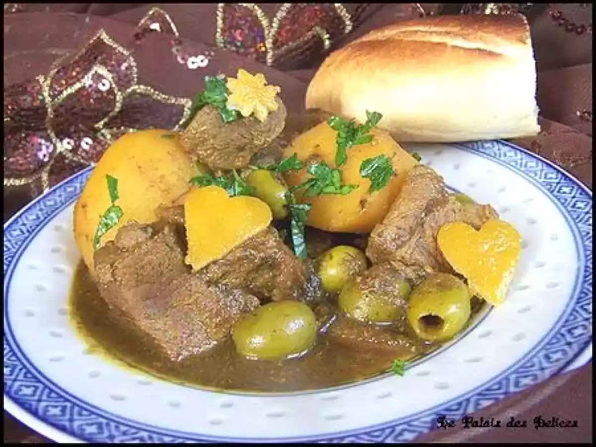 Tajine de viande aux pommes de terre et aux olives ( Maroc ) - photo 2