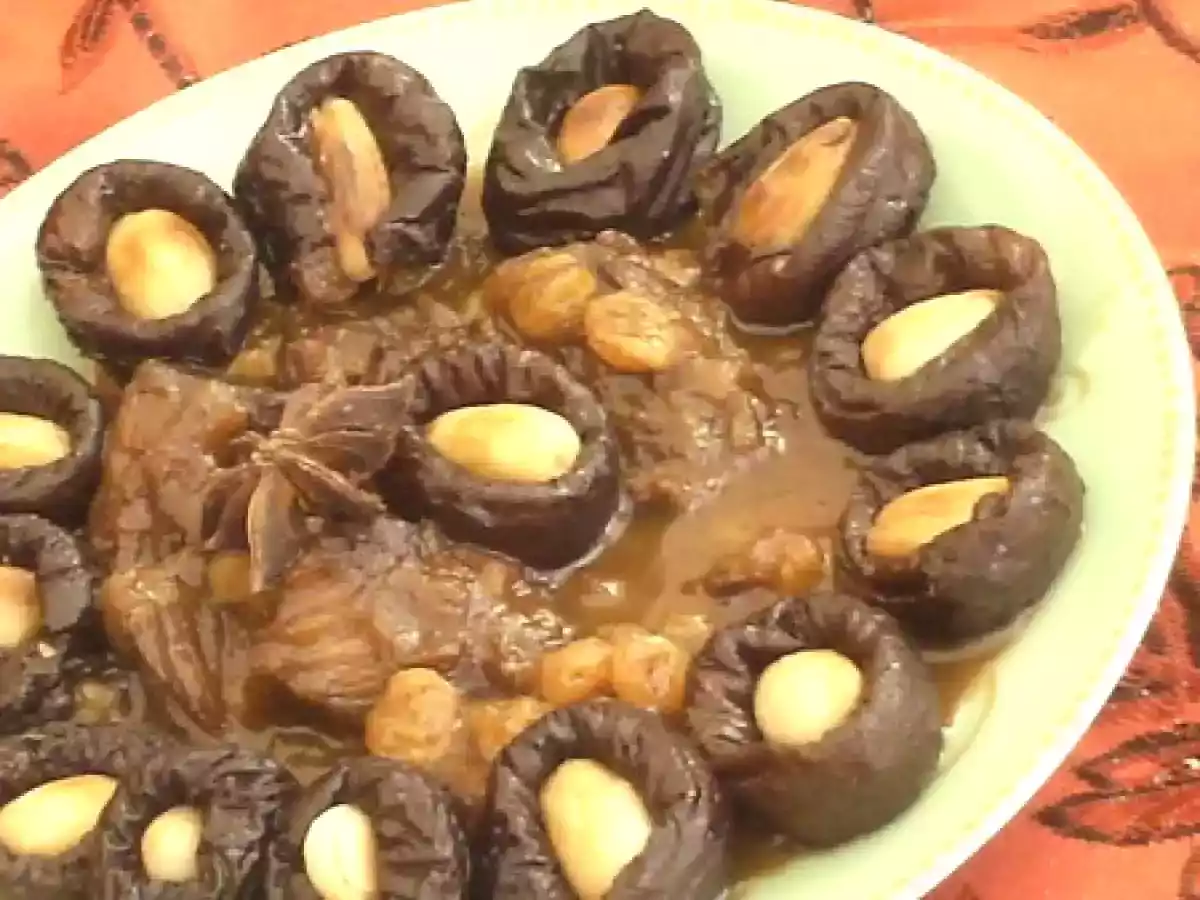 Tajine hlou aux pruneaux fourrés aux amandes grillées - photo 2