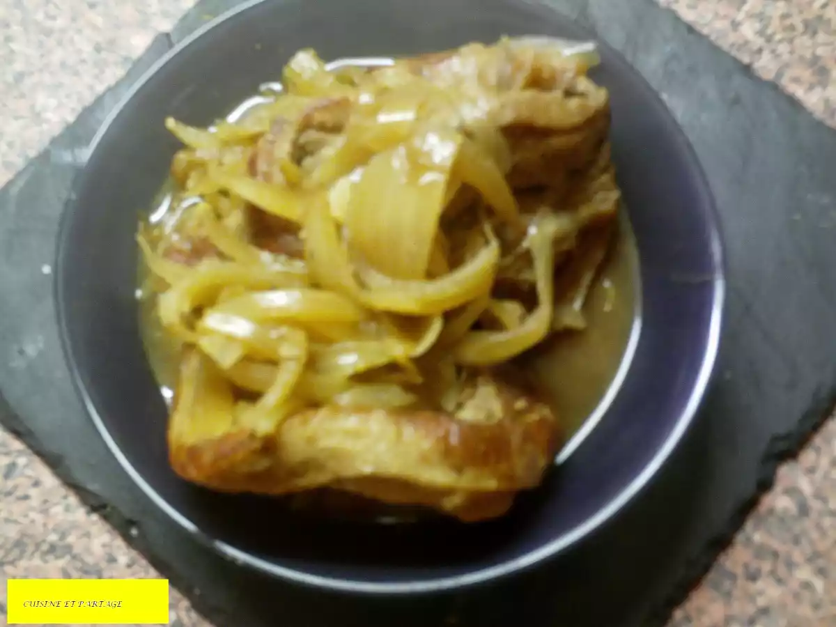 TAJINE TENDRON DE VEAU AUX OIGNONS, MIEL ET CURRY