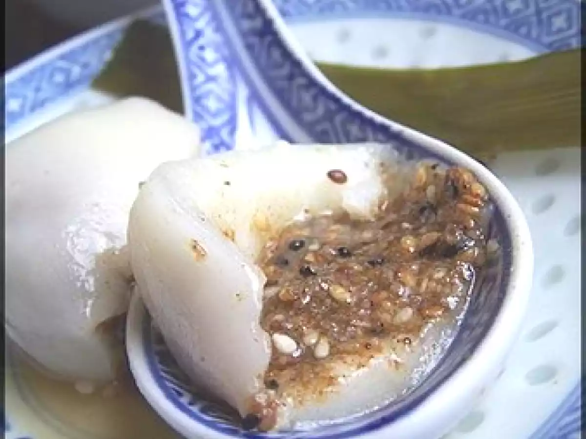 Tang-yuan (Glutinous Rice Ball, Black Sesame filling) - photo 3