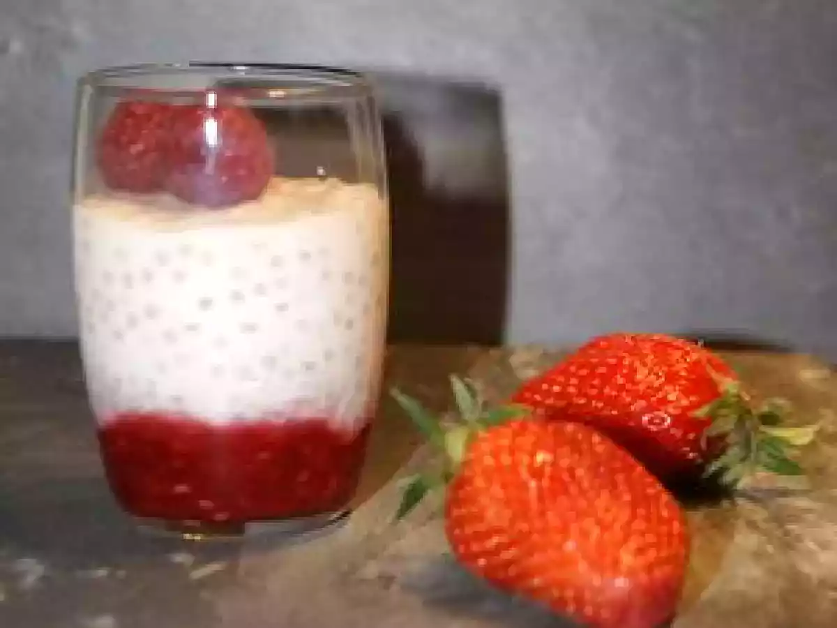 Tapioca au lait de coco et fruits rouges