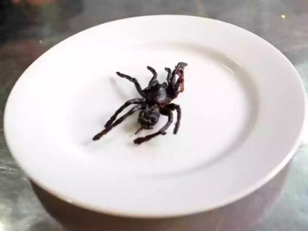 Tarentules grillées sauce citron et poivre de kampot
