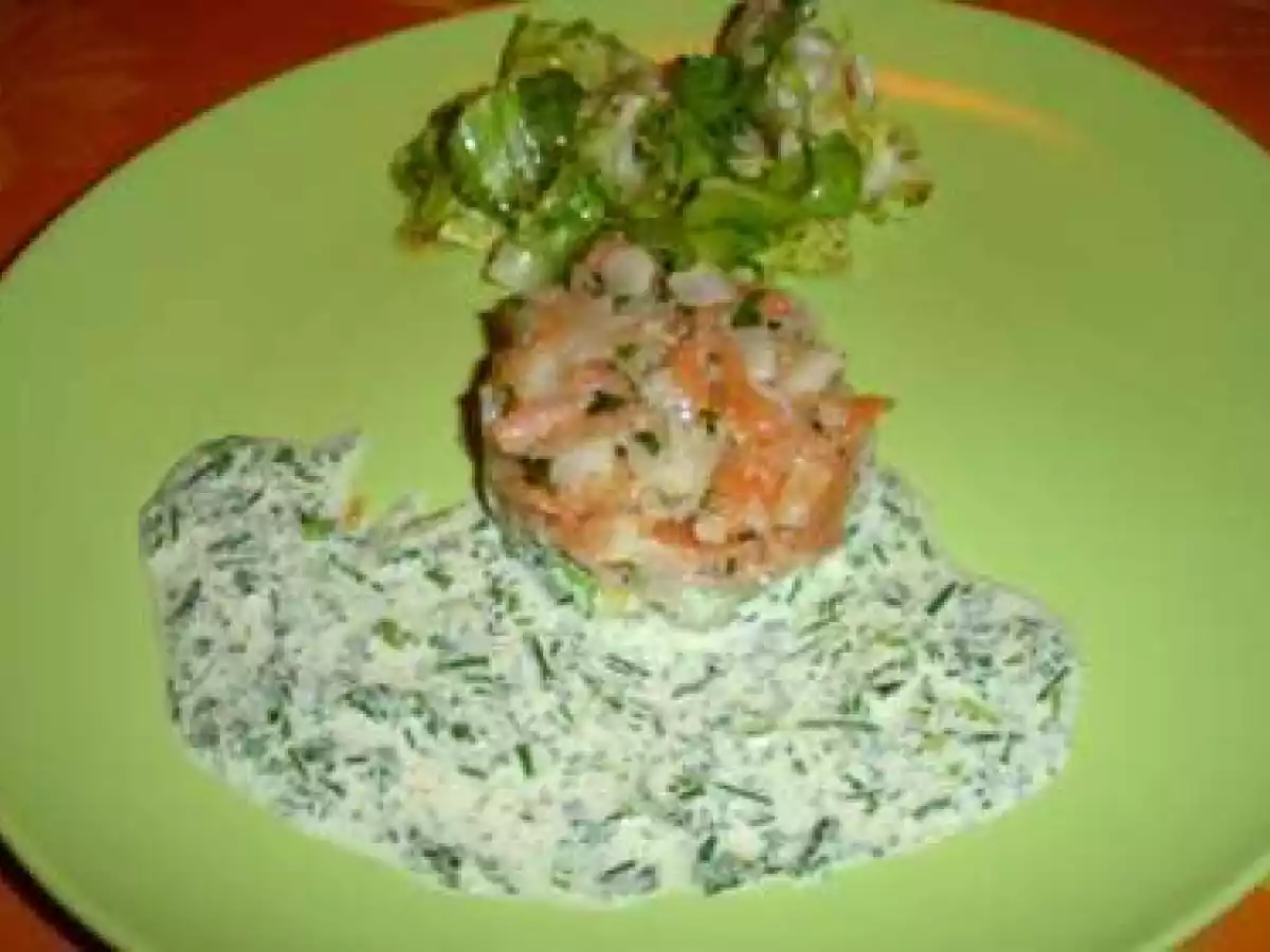 Tartare aux 2 saumons pétoncle daurade sur coulis d'herbes