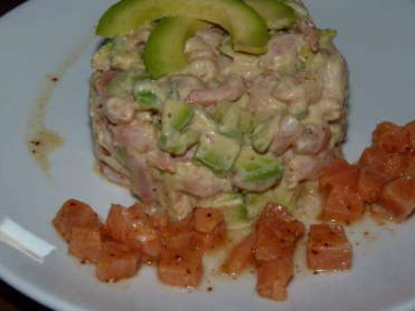 Tartare crevettes-saumon à la mangue et à l'avocat