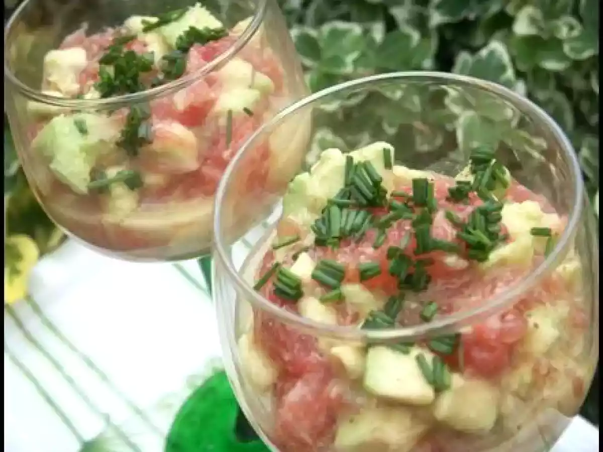 TARTARE D'AVOCAT AU PAMPLEMOUSSE ROSE