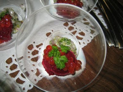 Tartare d'huitres, sorbet de betteraves rouges et caviar de truite ...