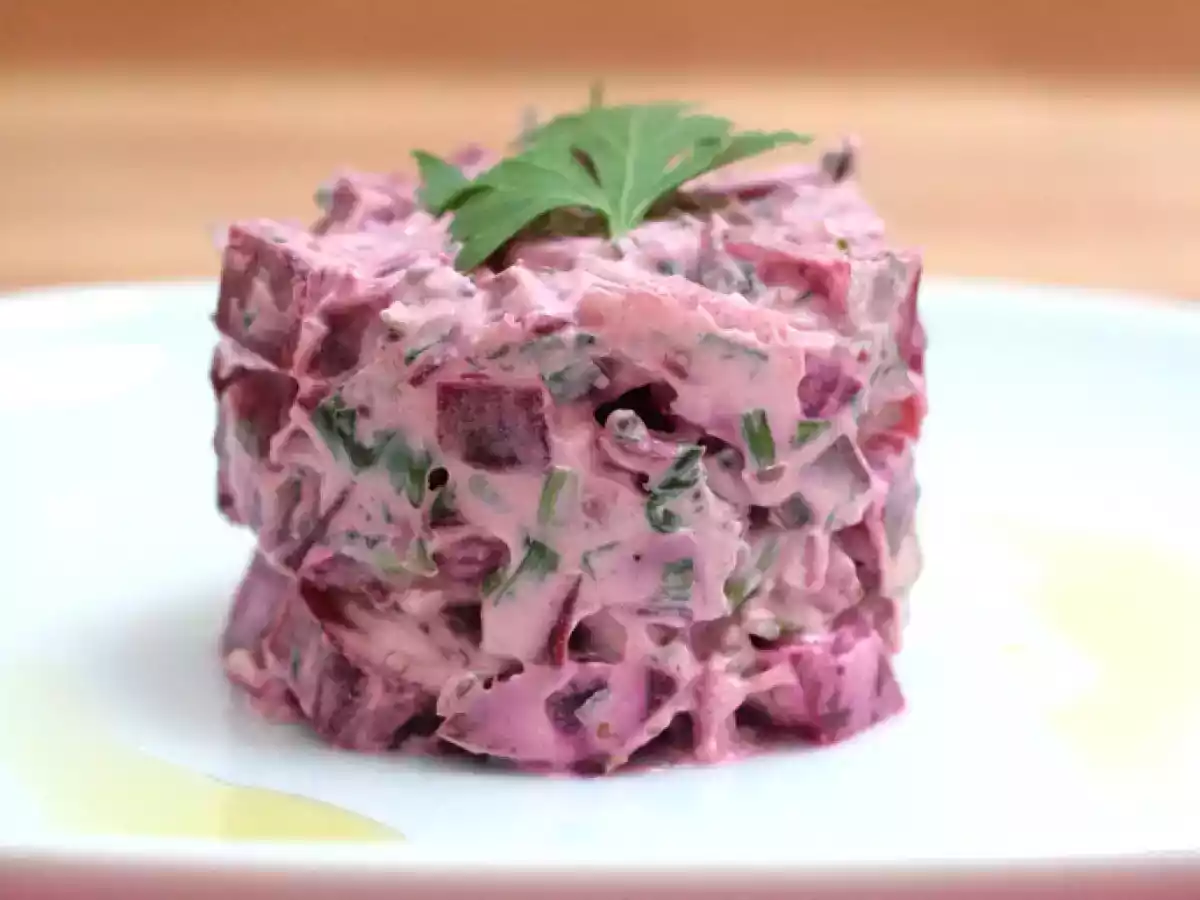 Tartare de betteraves au chèvre & aux herbes fraîches
