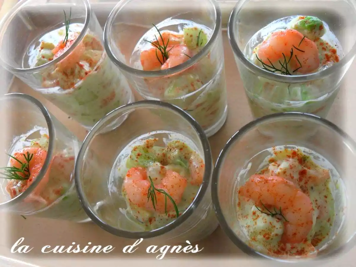 Tartare de concombre avocat et crevettes en verrines