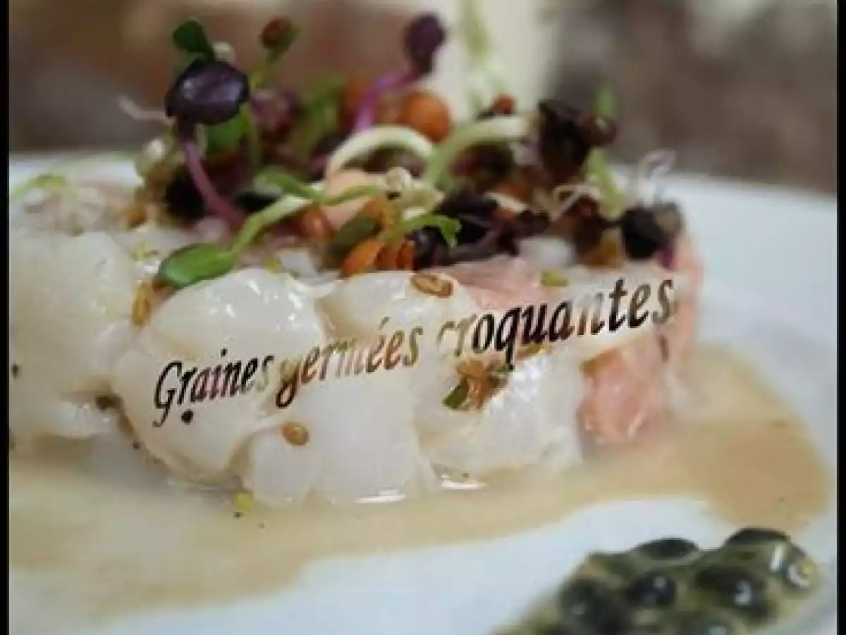 Tartare de noix de saint jacques et saumon réveillé par une note de fruit de la passion