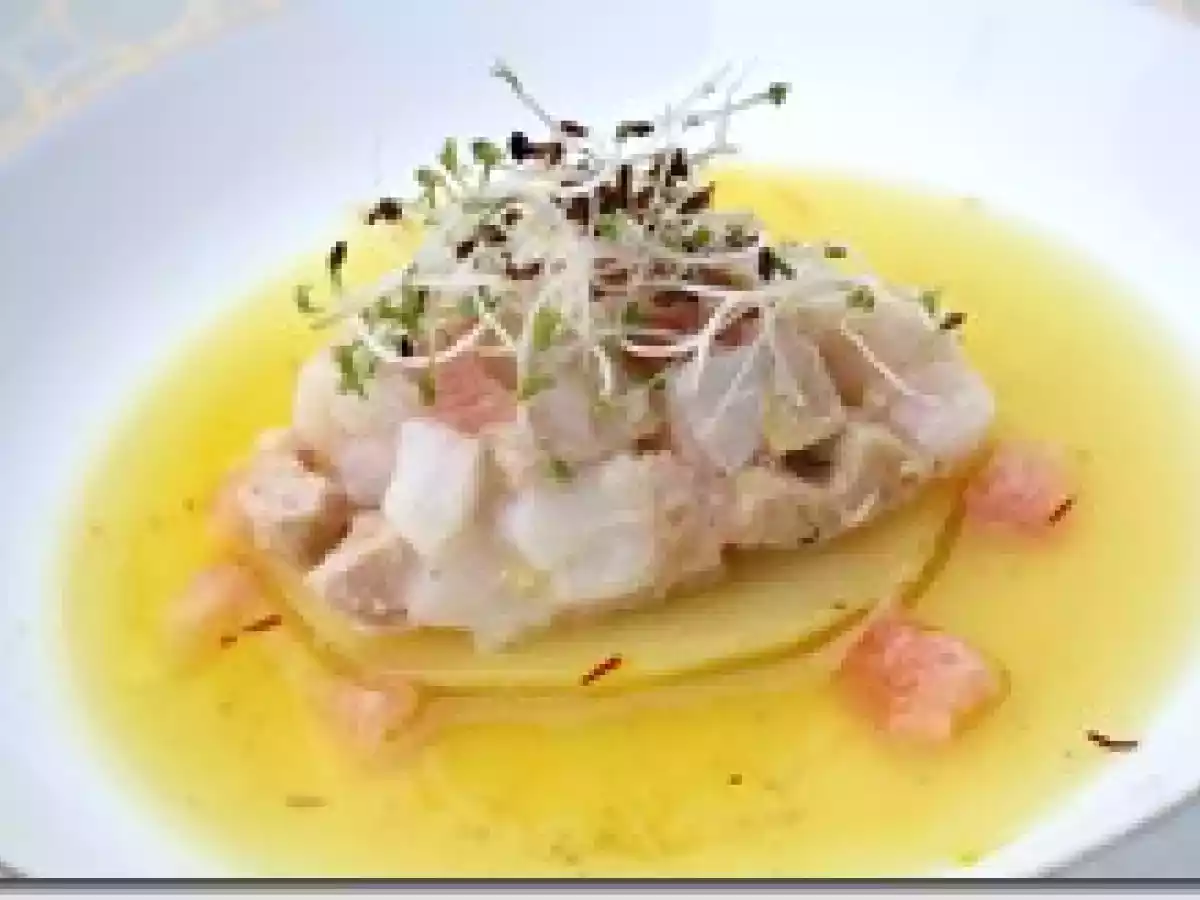 Tartare de Saint-Jacques et Foie Gras au Pomelo, Bouillon Glacé aux Epices - photo 2