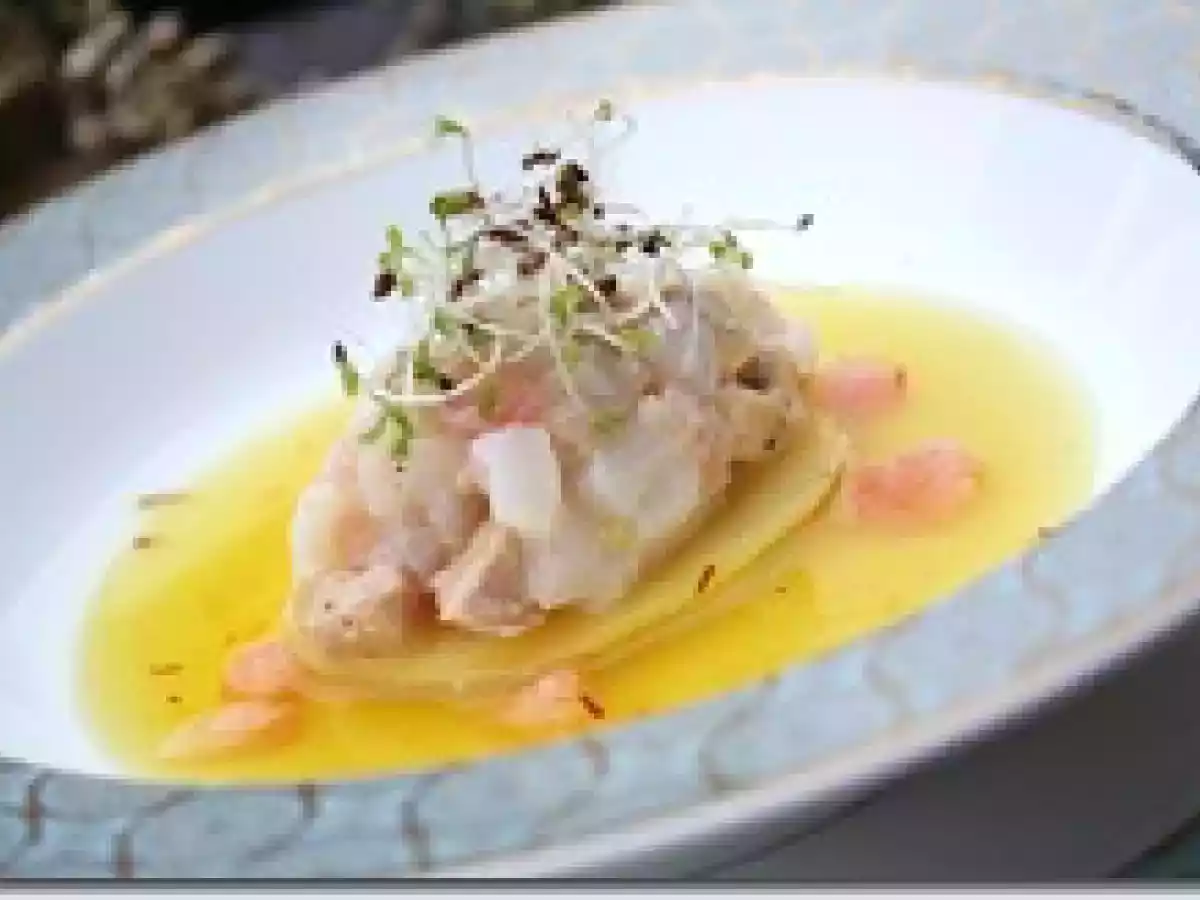 Tartare de Saint-Jacques et Foie Gras au Pomelo, Bouillon Glacé aux Epices - photo 3