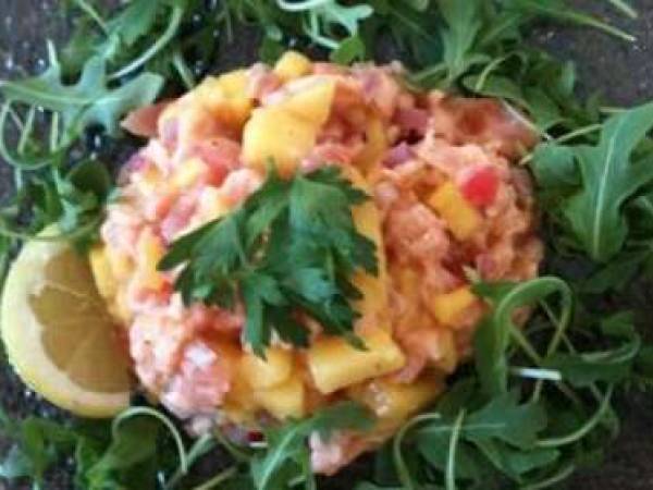 tartare de saumon à la mangue