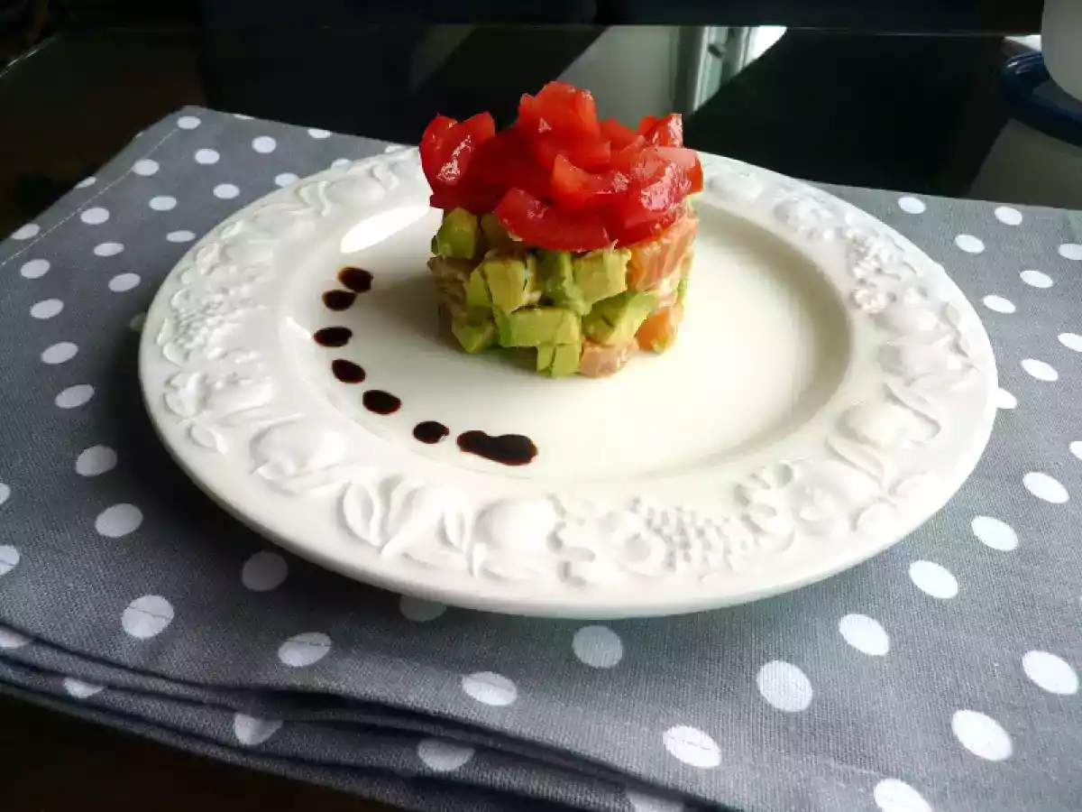 Tartare de saumon avocat et son concassé de tomates - photo 2