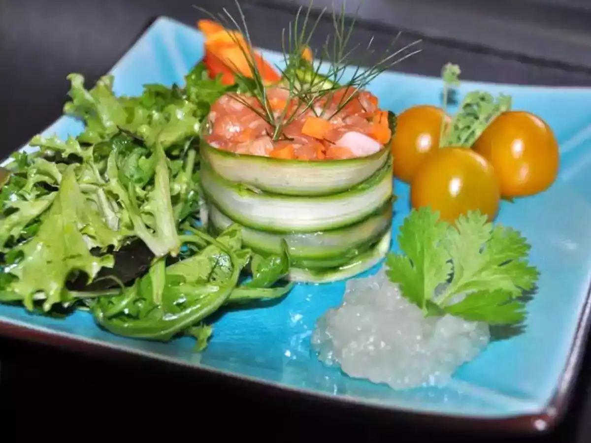 Tartare de saumon frais aux asperges, gel de citron vert