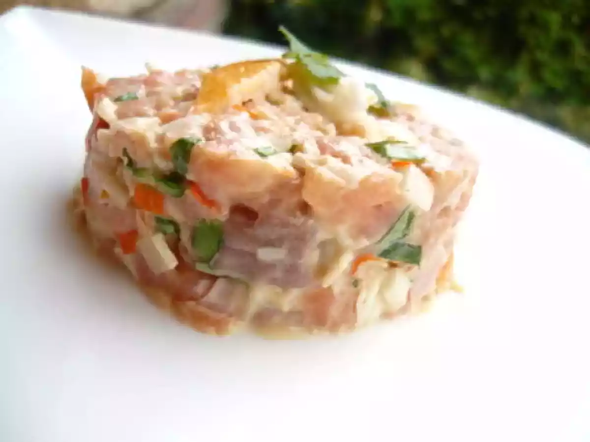 Tartare de saumon fumé et surimi