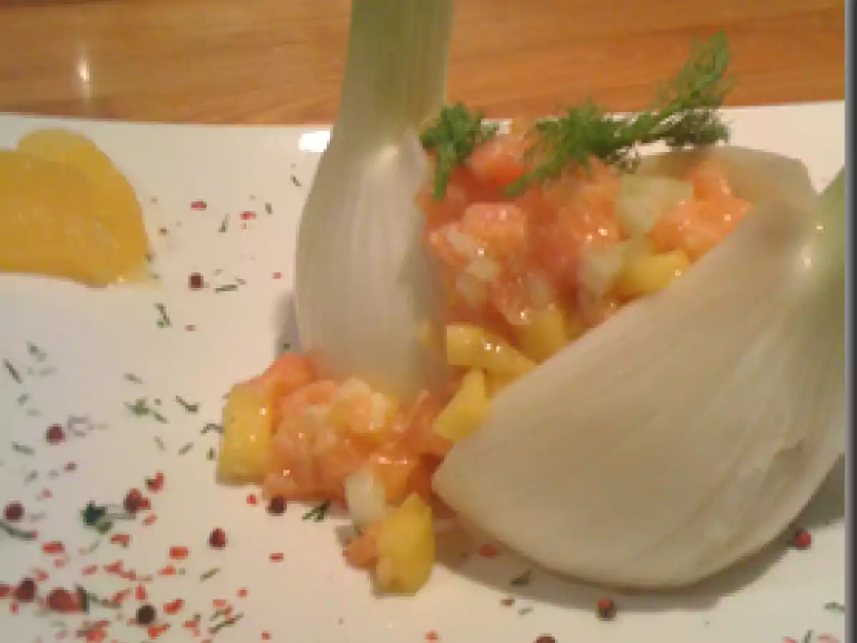 TARTARE DE SAUMON, MANGUE ET FENOUIL