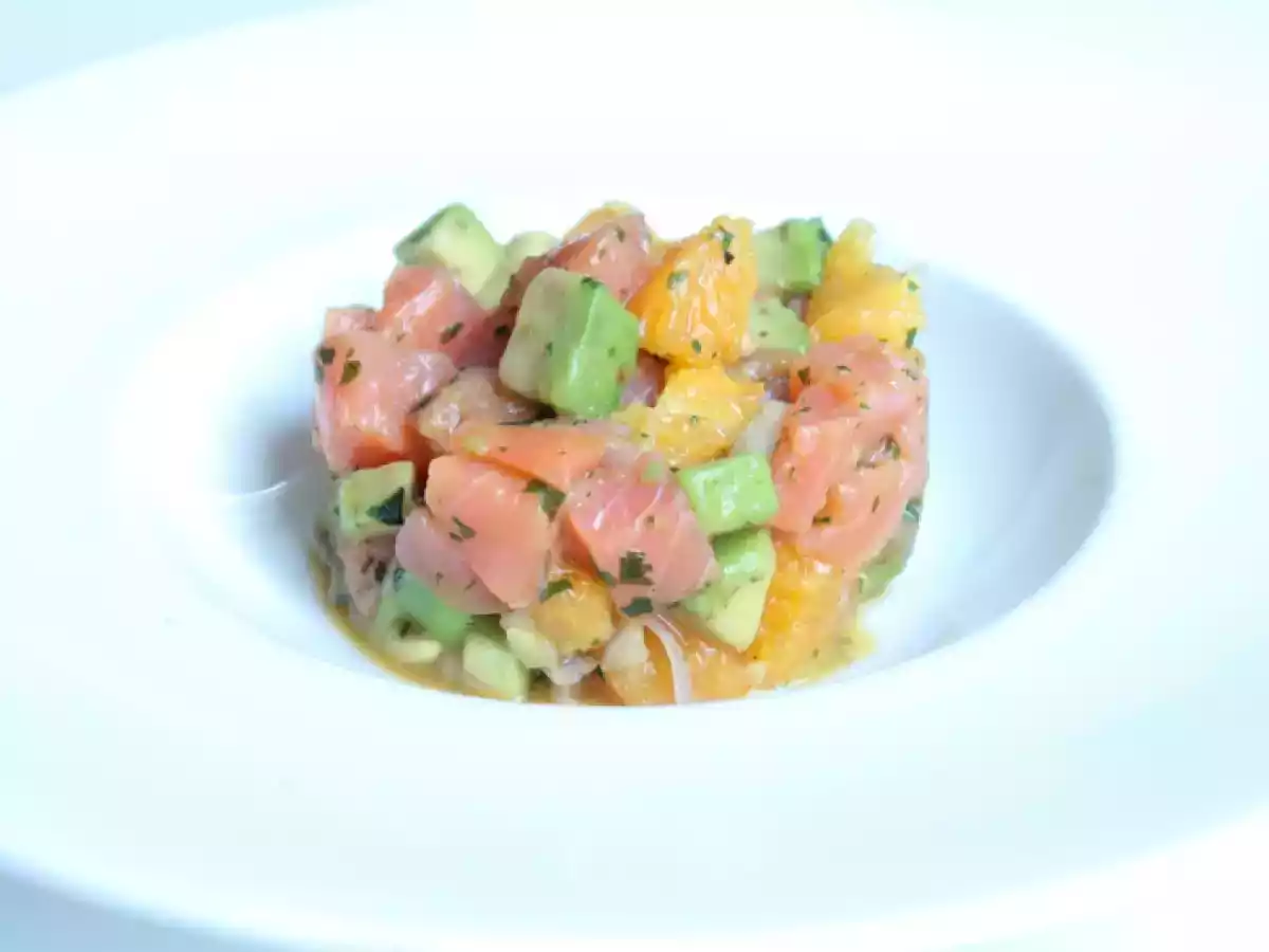 Tartare de saumon, orange, avocat & coriandre